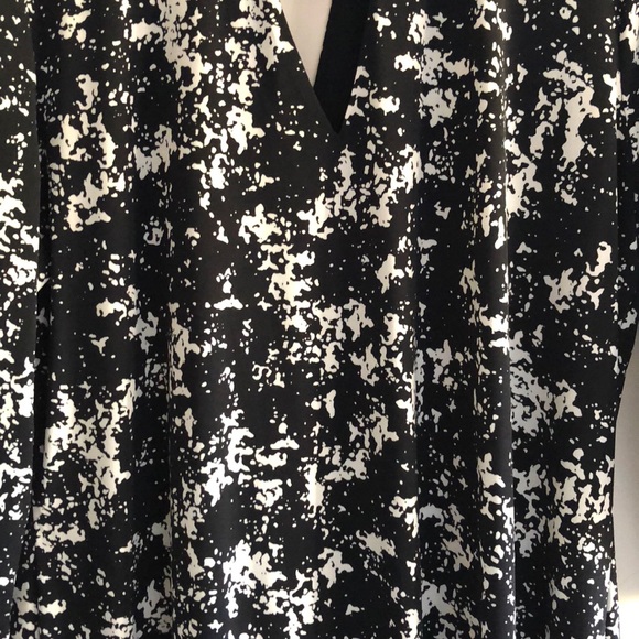 B&W knee length dress from banana with cut outs - Picture 7 of 8